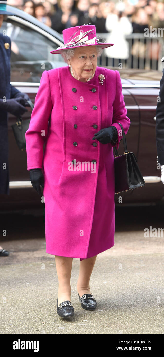 Queen elizabeth black teeth hi-res stock photography and images - Alamy