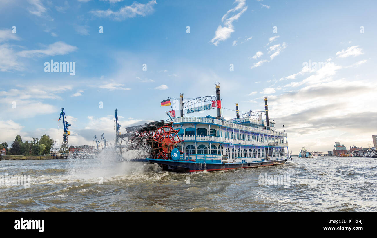 Hafenrundfahrt in Hamburg mit dem Mississippi dampfer Stock Photo