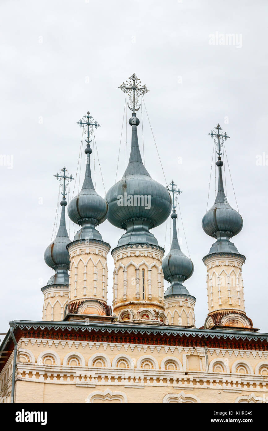 Small ornamented towers of the Log-Jerusalem church with metal onion shaped domes under a cloudy sky, Suzdal, Golden Ring region, Russia. Stock Photo