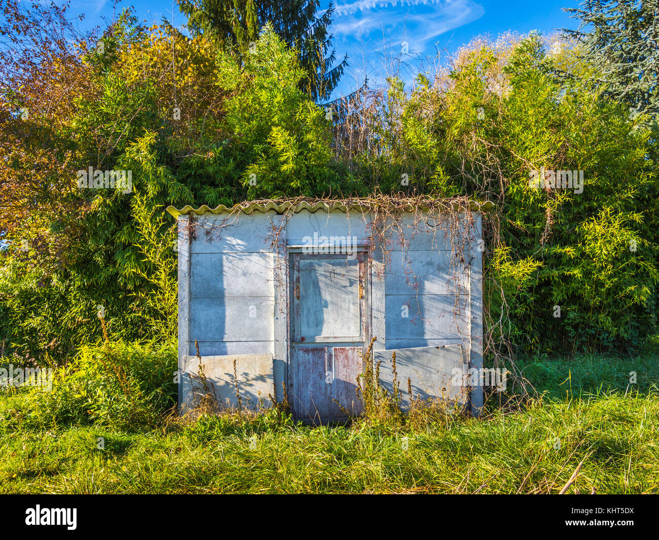 Tumbledown garden shed - France. Stock Photo