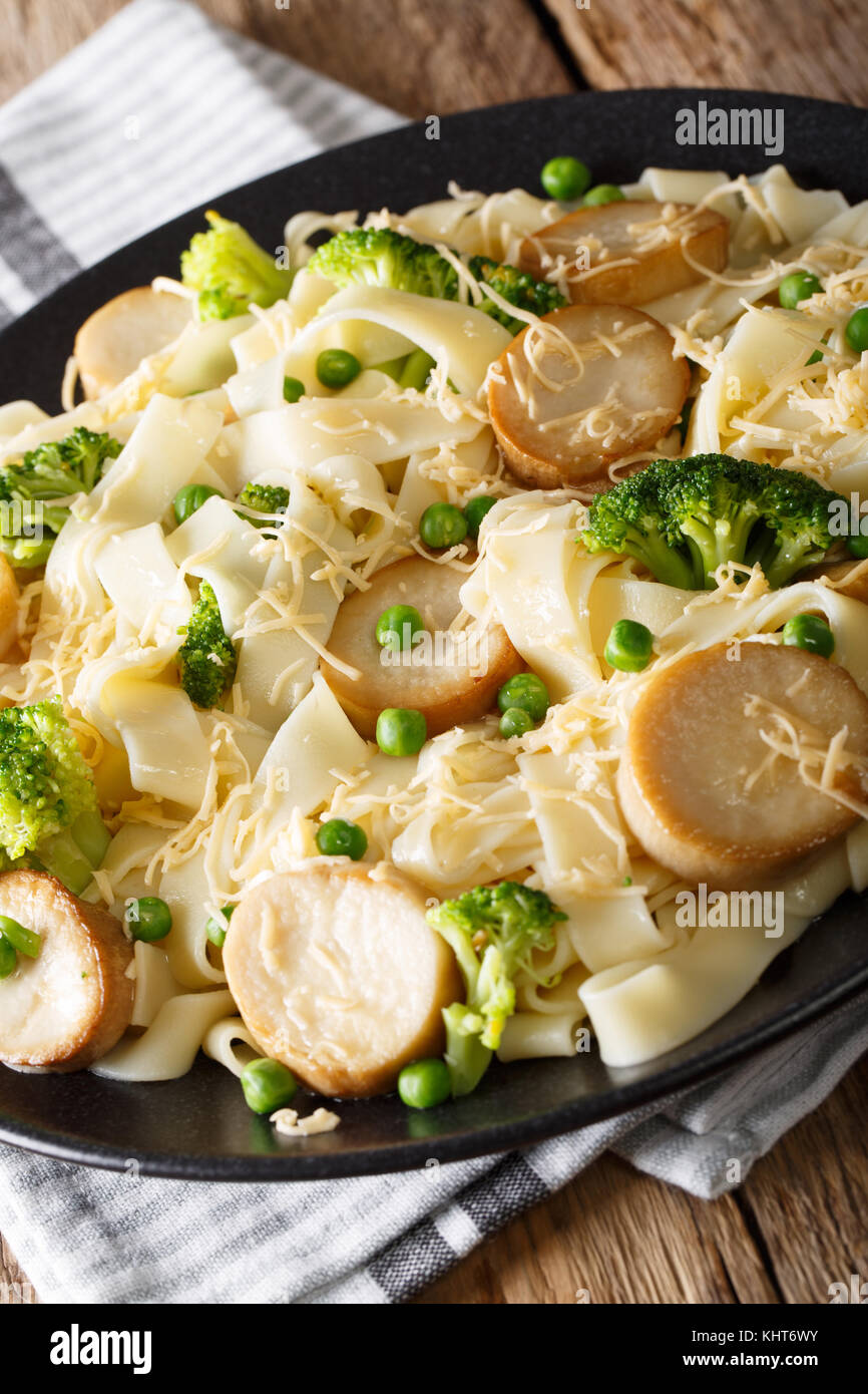 Fettuccine pasta with King Trumpet Mushroom, cheese, broccoli and peas