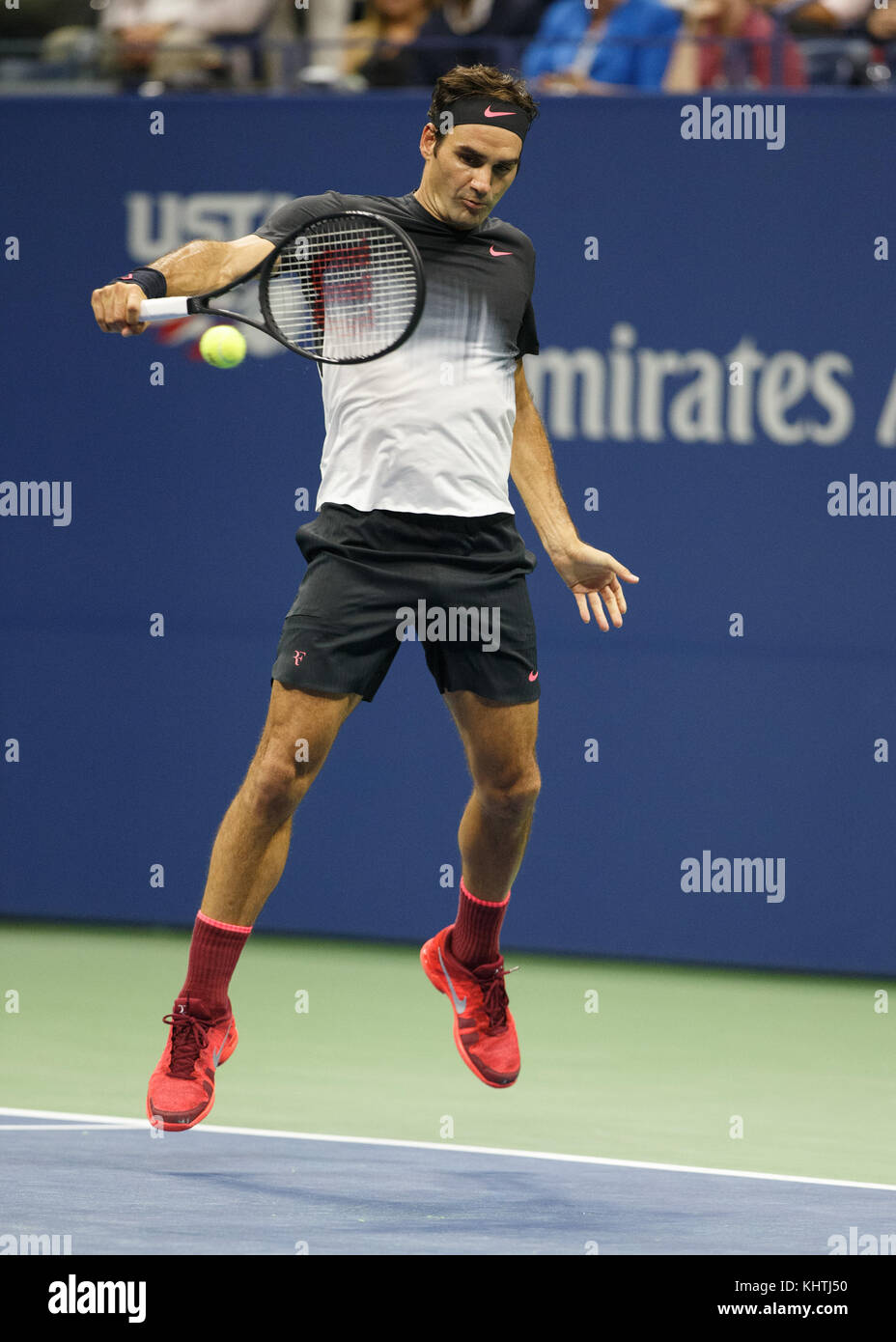 Swiss tennis player ROGER FEDERER (SUI) plays backhand shot during men's  singles match at US Open 2017 Tennis Championship, New York City, New York  St Stock Photo - Alamy