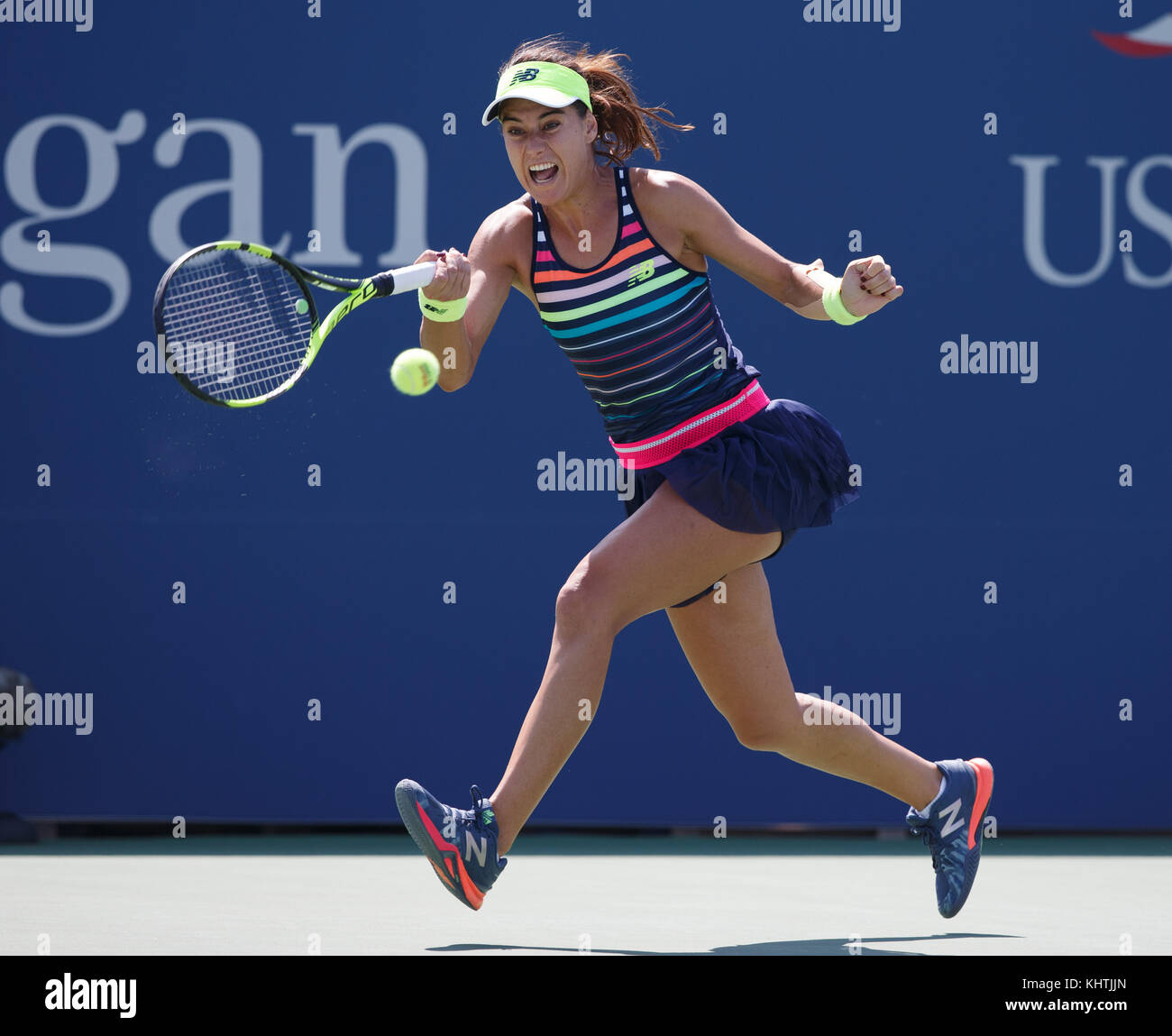 Romanian tennis player SORANA CIRSTEA (ROU) hitting a forehand shot during  women's singles match in US Open 2017 Tennis Championship, New York City, N  Stock Photo - Alamy