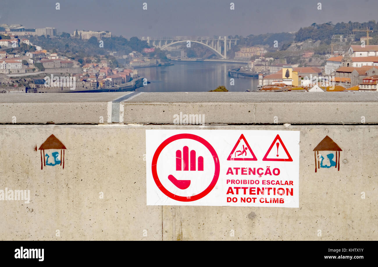 Viewing Platform Railing Sign Safety viewing platform hi-res stock photography and images - Alamy