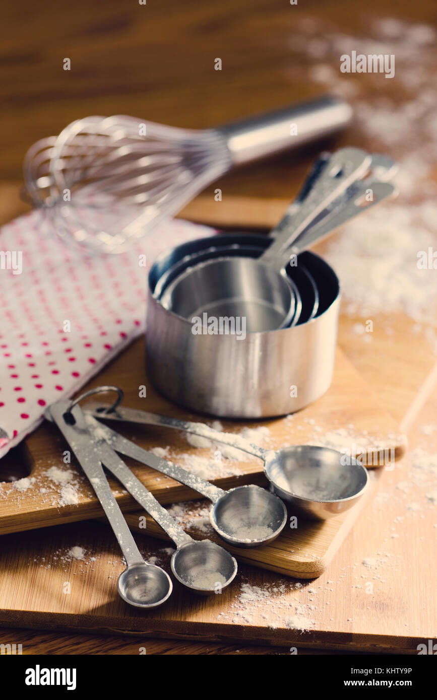 https://c8.alamy.com/comp/KHTY9P/stainless-steel-measuring-spoons-and-cups-KHTY9P.jpg