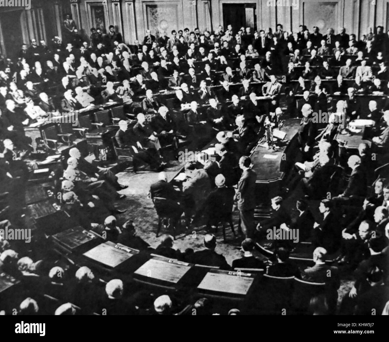 Photograph of Sir Winston Churchill addressing a joint session of the U.S. Congress. Sir Winston Leonard Spencer-Churchill (1874-1965) a British politician and Prime Minister of the United Kingdom. Dated 20th Century Stock Photo