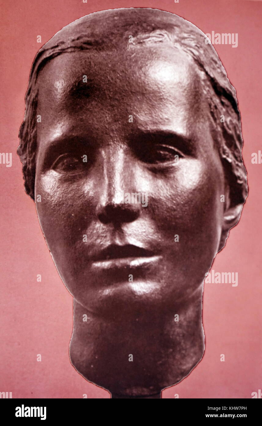 bronze sculpture of a girl hi-res stock photography and images - Alamy