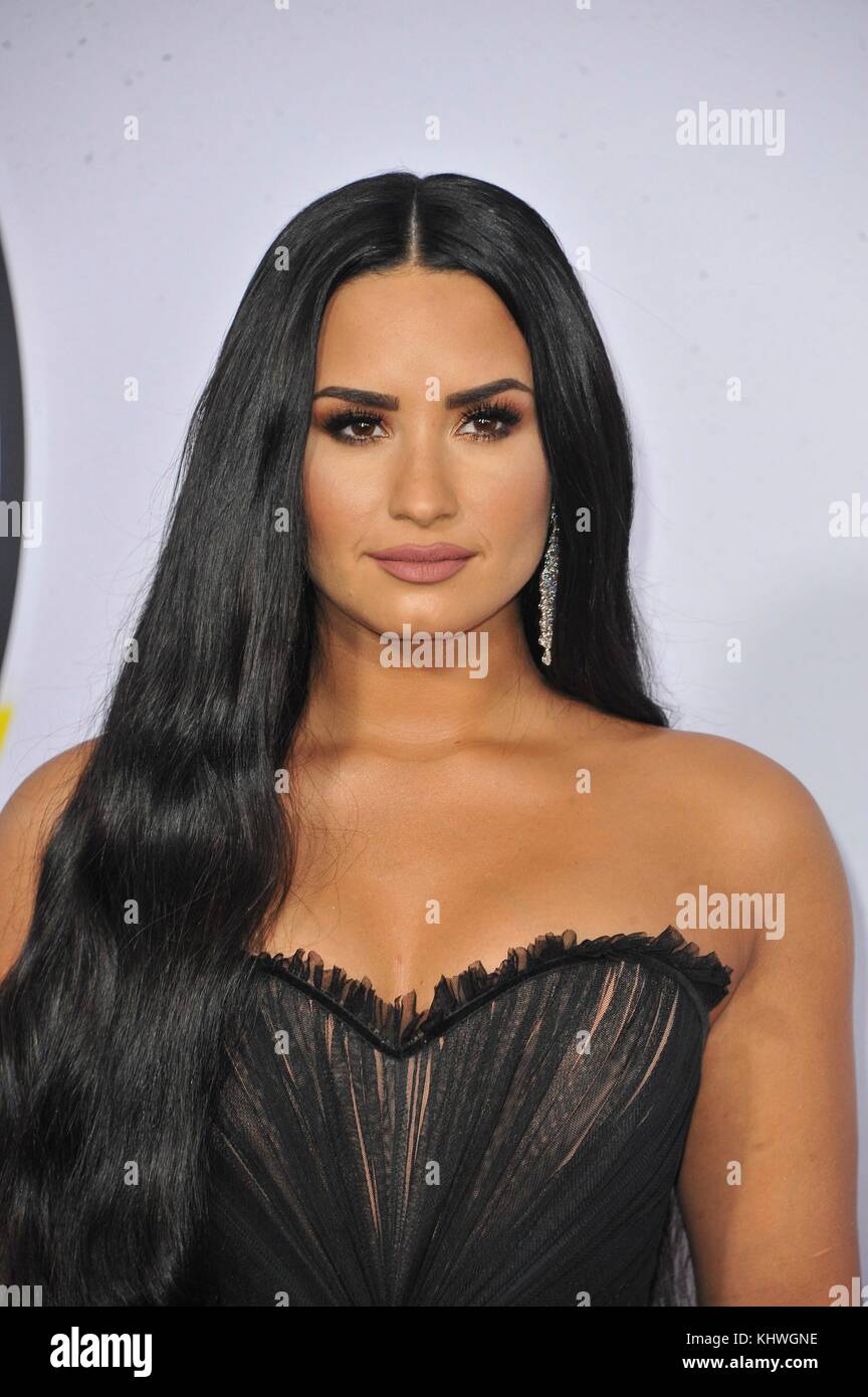 Demi Lovato at arrivals for 2017 American Music Awards (AMAs) - Arrivals, Microsoft Theater, Los Angeles, CA November 19, 2017. Photo By: Elizabeth Goodenough/Everett Collection Stock Photo