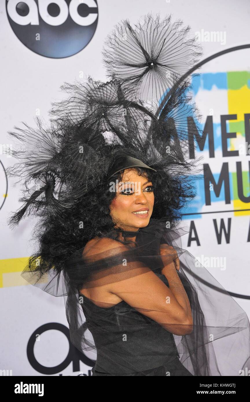 Los Angeles, CA, USA. 19th Nov, 2017. Diana Ross at arrivals for 2017 American Music Awards (AMAs) - Arrivals, Microsoft Theater, Los Angeles, CA November 19, 2017. Credit: Elizabeth Goodenough/Everett Collection/Alamy Live News Stock Photo