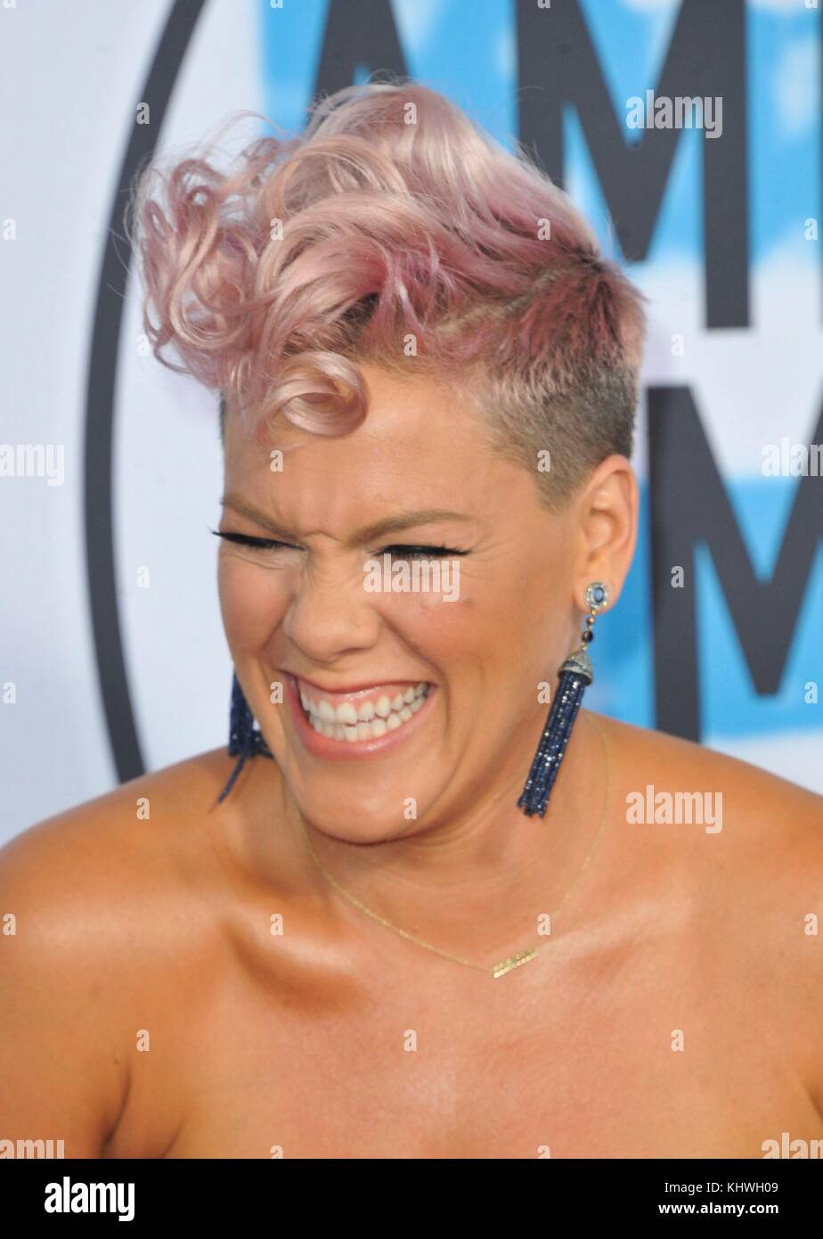 Los Angeles, CA, USA. 19th Nov, 2017. Pink at arrivals for 2017 American Music Awards (AMAs) - Arrivals 2, Microsoft Theater, Los Angeles, CA November 19, 2017. Credit: Elizabeth Goodenough/Everett Collection/Alamy Live News Stock Photo