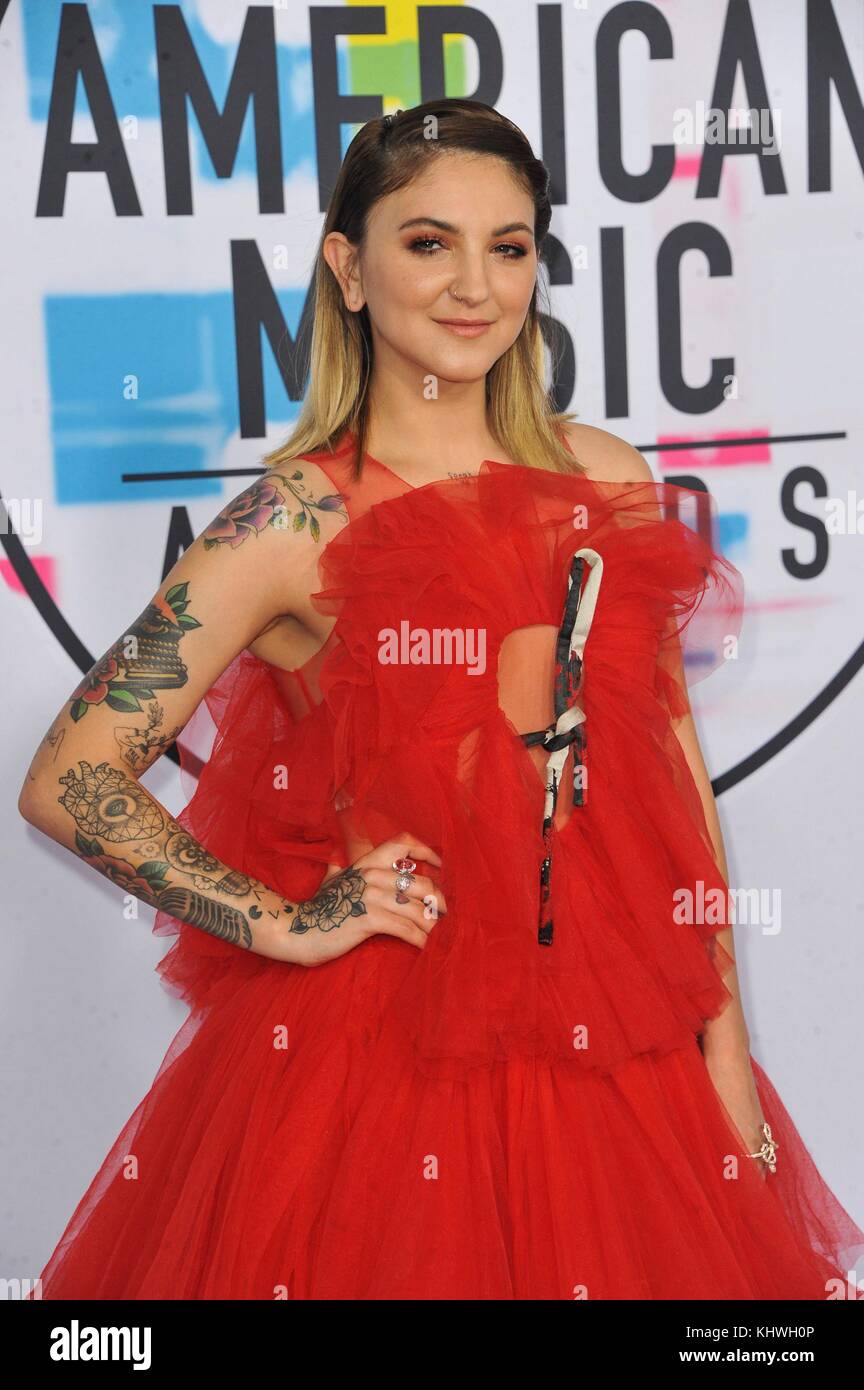 Los Angeles, CA, USA. 19th Nov, 2017. Julia Michaels at arrivals for 2017 American Music Awards (AMAs) - Arrivals, Microsoft Theater, Los Angeles, CA November 19, 2017. Credit: Elizabeth Goodenough/Everett Collection/Alamy Live News Stock Photo
