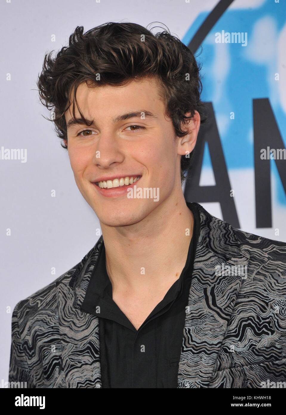 Los Angeles Ca Usa 19th Nov 2017 Shawn Mendes At Arrivals For Stock Photo Alamy