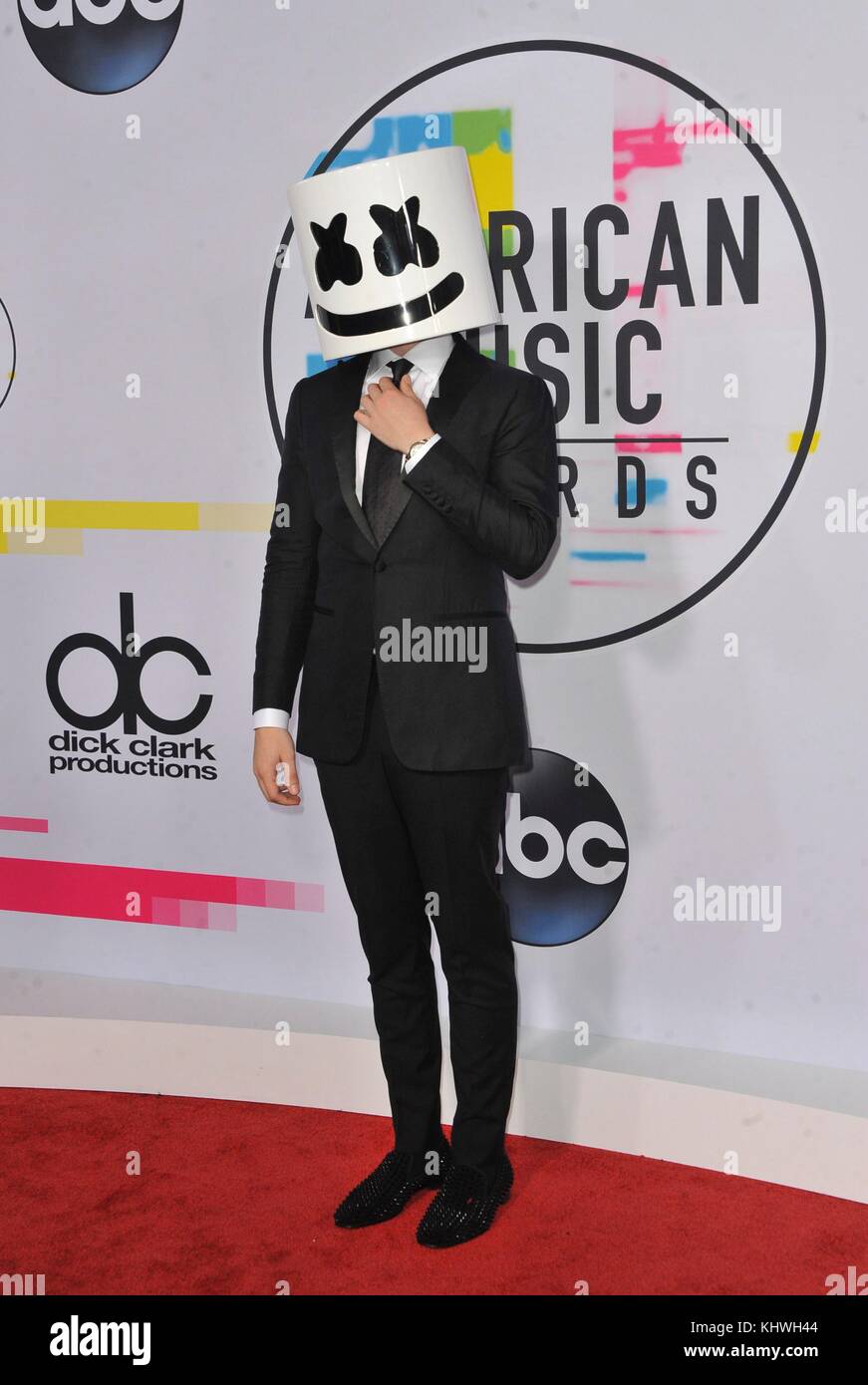 Los Angeles, CA, USA. 19th Nov, 2017. Marshmello at arrivals for 2017 American Music Awards (AMAs) - Arrivals 2, Microsoft Theater, Los Angeles, CA November 19, 2017. Credit: Elizabeth Goodenough/Everett Collection/Alamy Live News Stock Photo