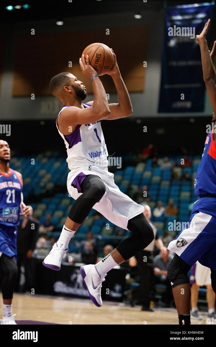Reno, Nevada, USA. 19th Nov, 2017. Reno Bighorns Guard AARON HARRISON