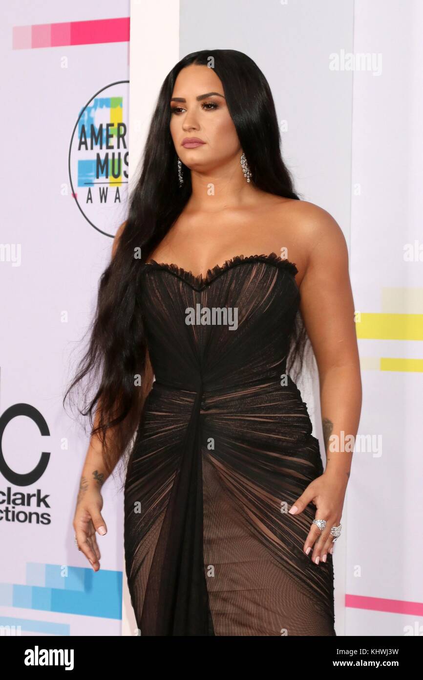 Los Angeles, CA, USA. 19th Nov, 2017. LOS ANGELES - NOV 19: Demi Lovato at the American Music Awards 2017 at Microsoft Theater on November 19, 2017 in Los Angeles, CA at arrivals for 2017 American Music Awards (AMAs) - Arrivals, Microsoft Theater, Los Angeles, CA November 19, 2017. Credit: Priscilla Grant/Everett Collection/Alamy Live News Stock Photo