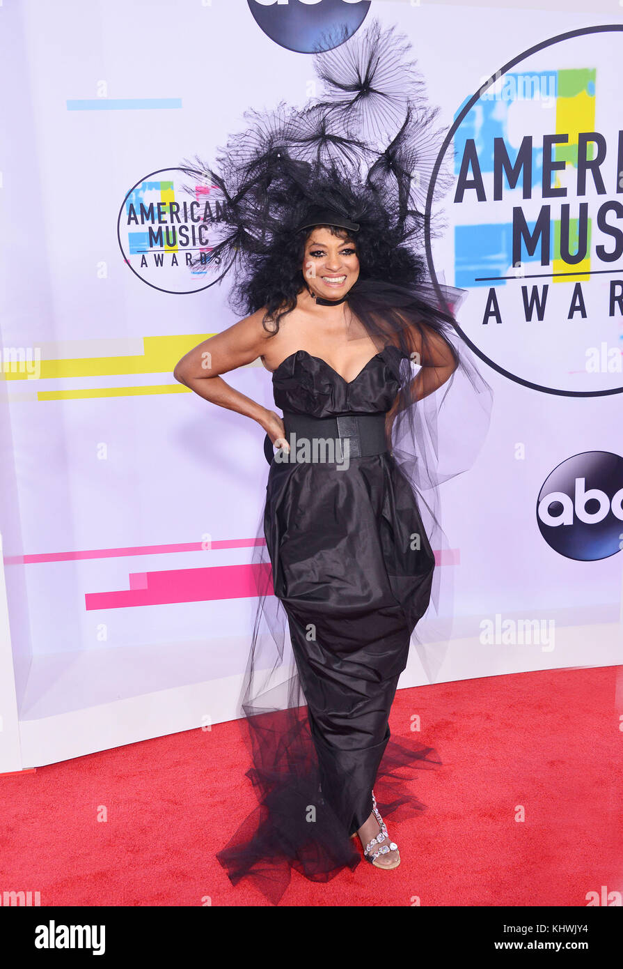 Los Angeles, USA. 19th Nov, 2017. Diana Ross 304 arrives at the 2017 American Music Awards at Microsoft Theater on November 19, 2017 in Los Angeles, California Credit: Tsuni/USA/Alamy Live News Stock Photo