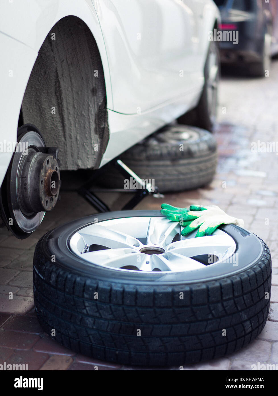 replacement car wheels Stock Photo Alamy