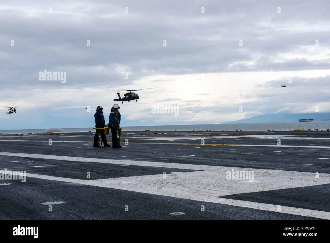 171116-N-UH661-018  STRAIT OF JUAN DE FUCA (Nov. 16, 2017) Sailors prepare to chock and chain foa UH-60L Blackhawk helicopter assigned to the Washington Army National Guard, 1st General Support Aviation Battalion, on the flight deck aboard USS John C. Stennis (CVN 74). John C. Stennis is returning to homeport after the successful completion of a two-week underway where the ship’s crew conducted training to prepare for its next scheduled deployment. (U.S. Navy photo by Mass Communication Specialist 3rd Class Mike Pernick/Released) Stock Photo