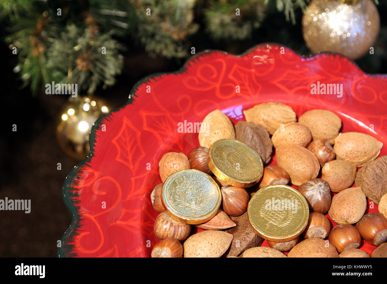 5 примет нового года. Рождественские ритуалы на богатство. Новый год деньги. Новогодний ритуал на деньги. Обряды на удачу новогодние.