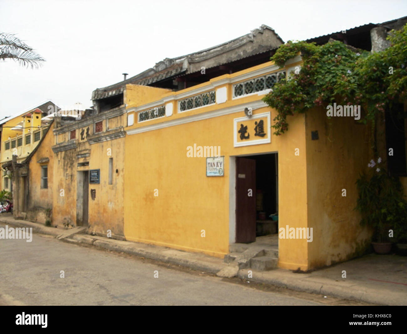 Old House of Tan ky Stock Photo Alamy