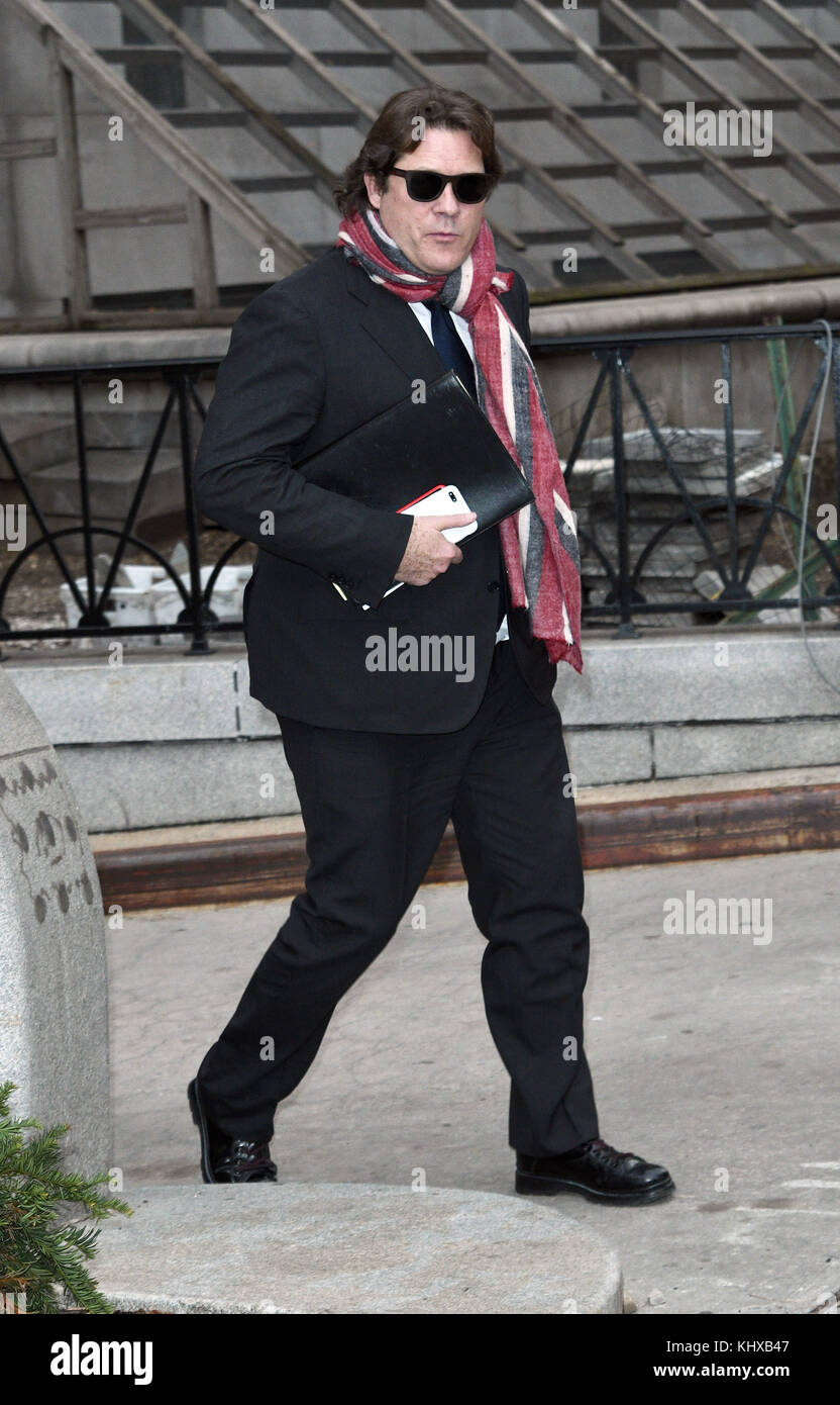 NEW YORK, NY - JANUARY 19: Actress Uma Thurman leaves Manhattan Supreme Court following the latest round in her custody battle with ex-husband Arpad Busson on January 19 2017 in New York City January 19, 2017   People:  Arpad Busson Stock Photo