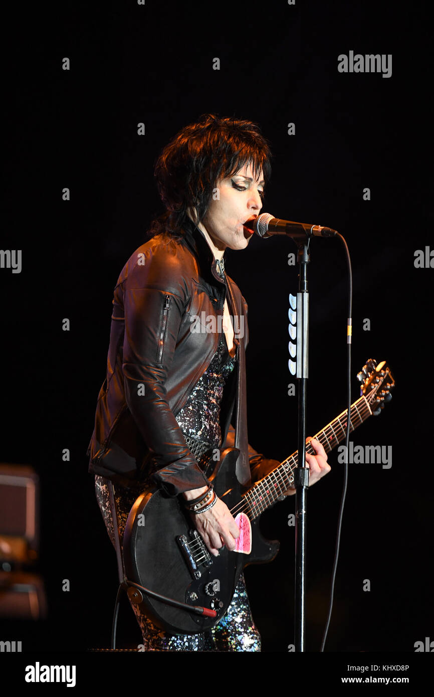 PEMBROKE PINES, FLORIDA - NOVEMBER 04: Joan Jett of the band Joan Jett & the Blackhearts at the Rockfest 80's concert day 1 on November 4, 2017 at CB Smith Park in Penbroke Pines, Florida.  People:  Joan Jett Stock Photo