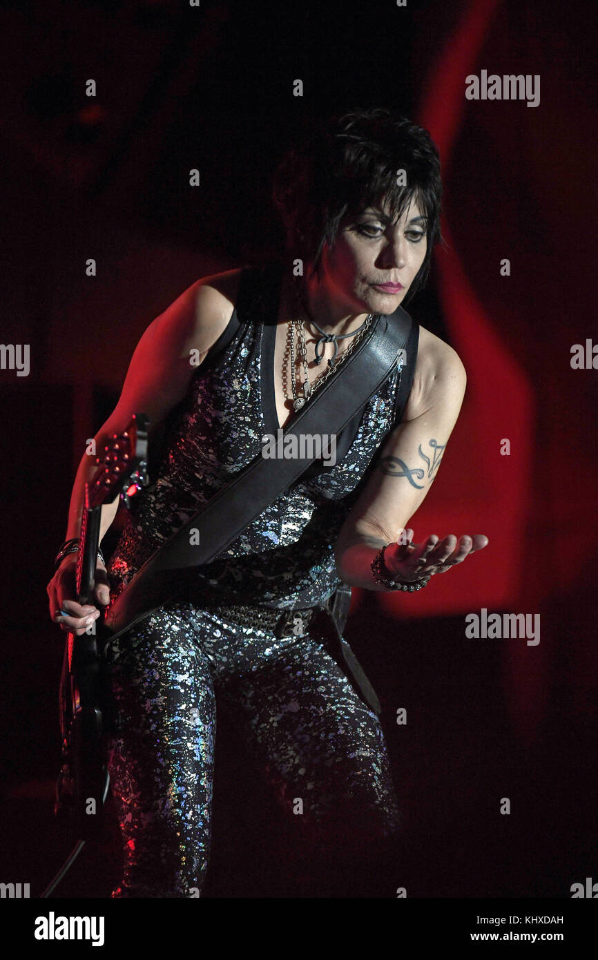 PEMBROKE PINES, FLORIDA - NOVEMBER 04: Joan Jett of the band Joan Jett & the Blackhearts at the Rockfest 80's concert day 1 on November 4, 2017 at CB Smith Park in Penbroke Pines, Florida.  People:  Joan Jett Stock Photo