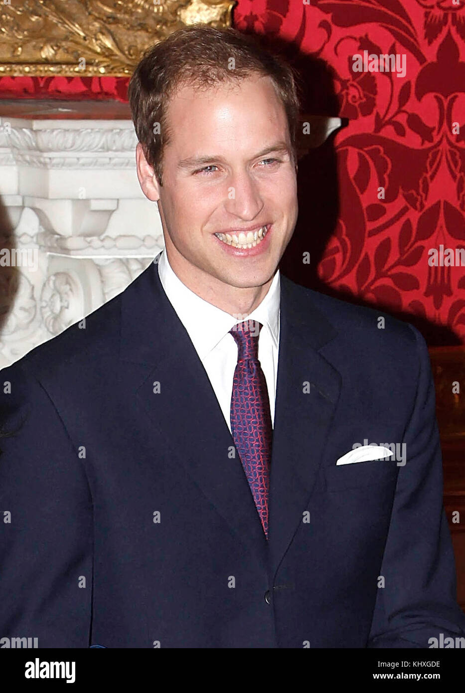 London England November 16 Prince William And Kate Middleton Pose Stock Photo Alamy