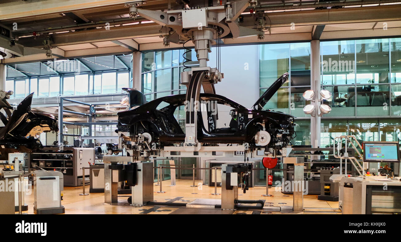 Automobile assembly line hires stock photography and images Alamy