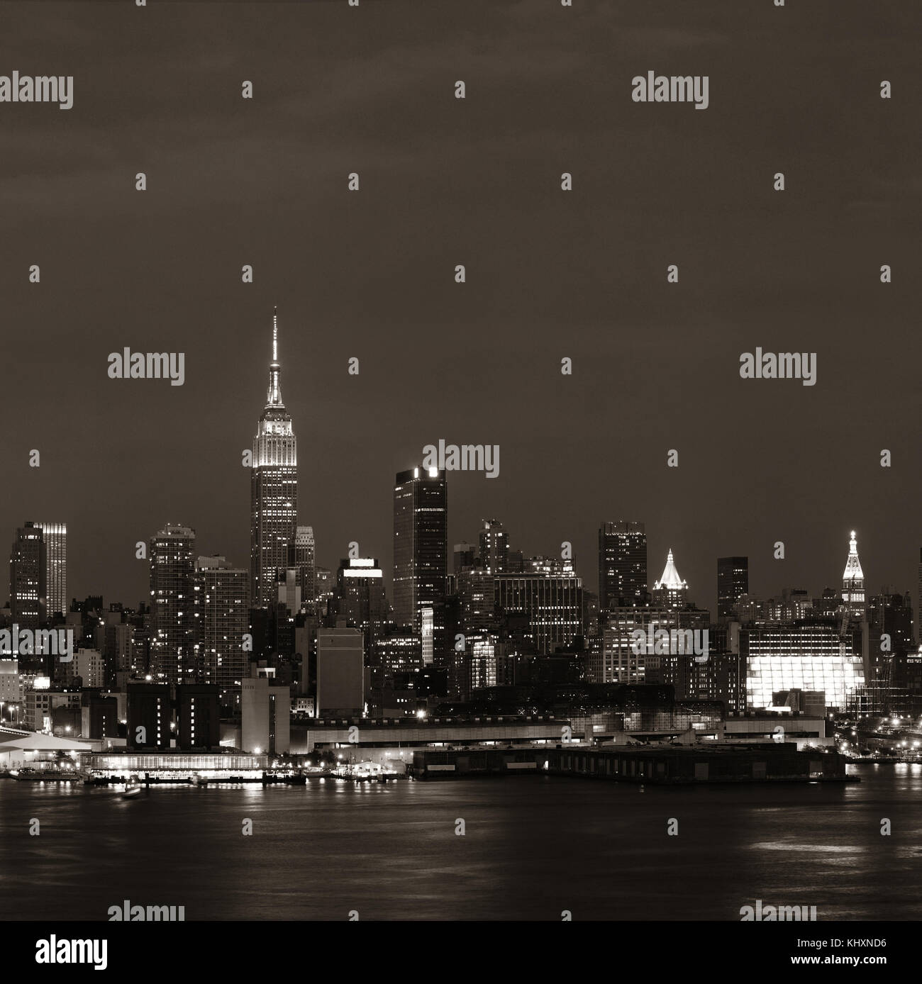 Manhattan midtown skyscrapers and New York City skyline at night Stock ...