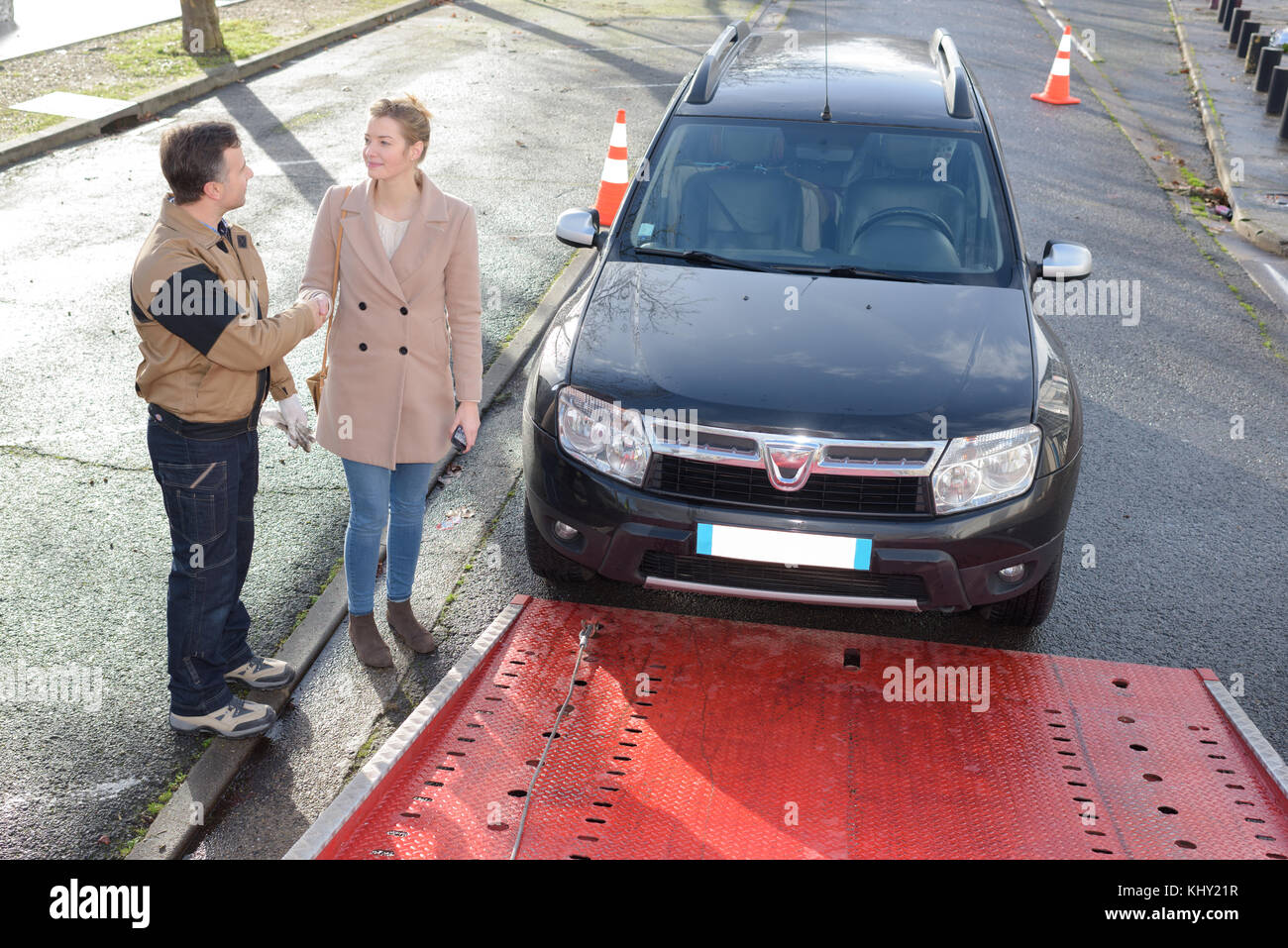 Loading a pick up hi-res stock photography and images - Alamy