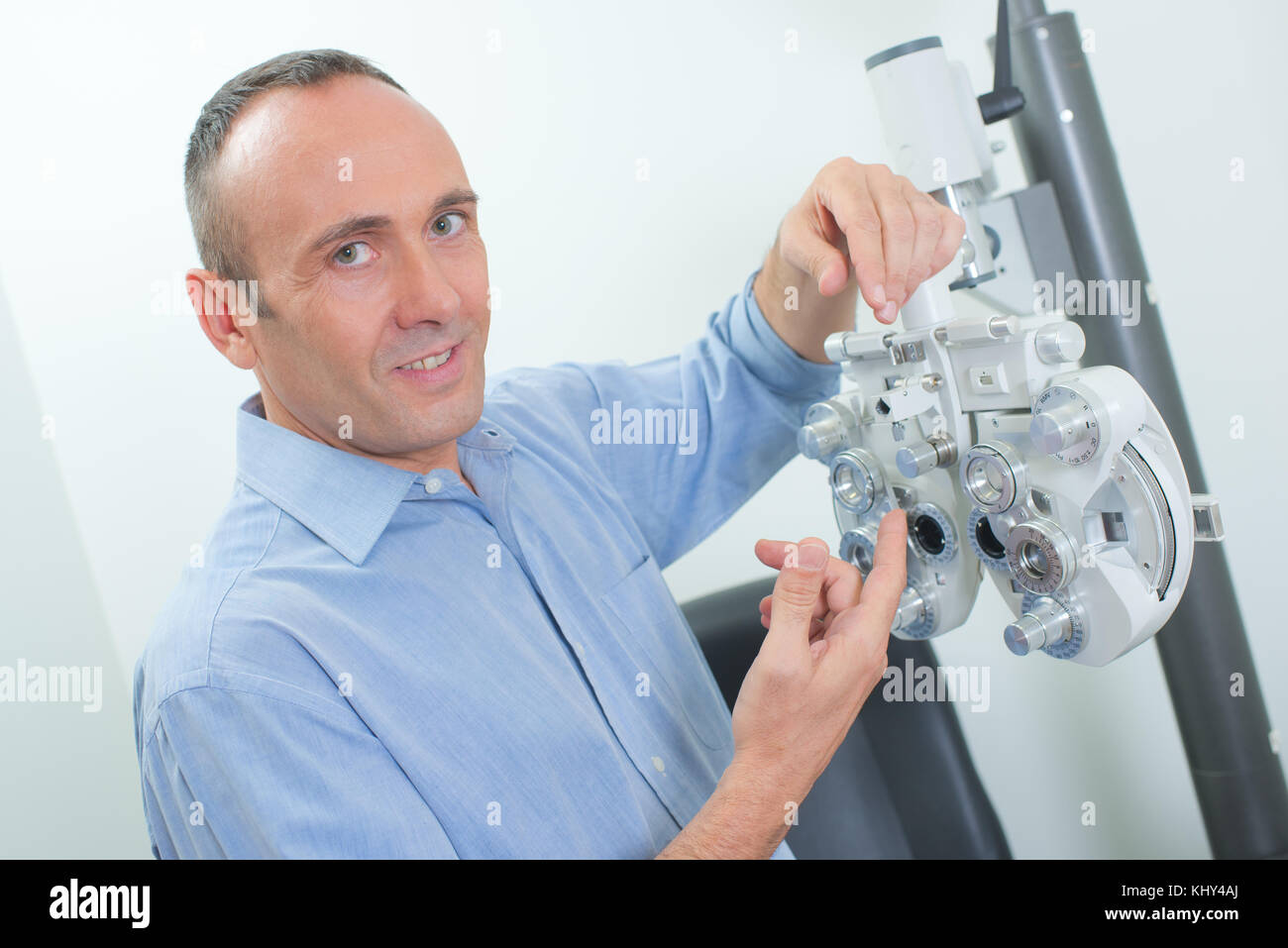 Optician setting up equipment Stock Photo Alamy