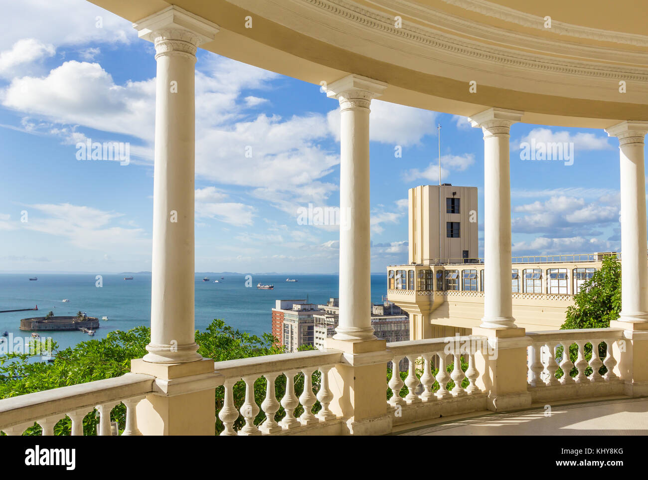 https://c8.alamy.com/comp/KHY8KG/view-from-the-balcony-of-rio-branco-palace-salvador-de-bahia-brazil-KHY8KG.jpg