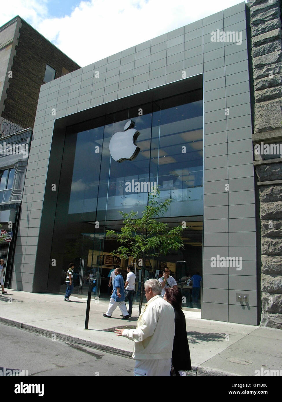 Stock photo of apple store hires stock photography and images Alamy