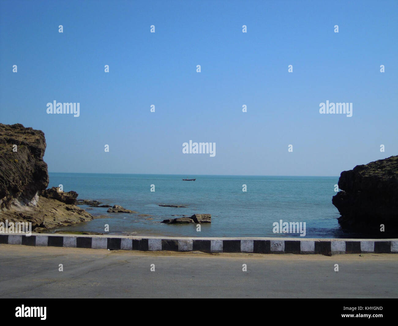 Road from Jalandhar Beach to Ganeshwar Mahadev temple, Diu Stock Photo