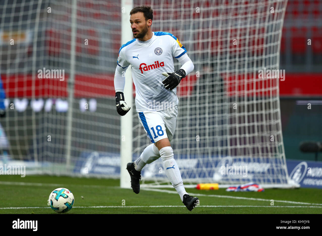 Nuremberg, Germany. 18th Nov, 2017. Holstein Kiel's Kenneth Kronholm