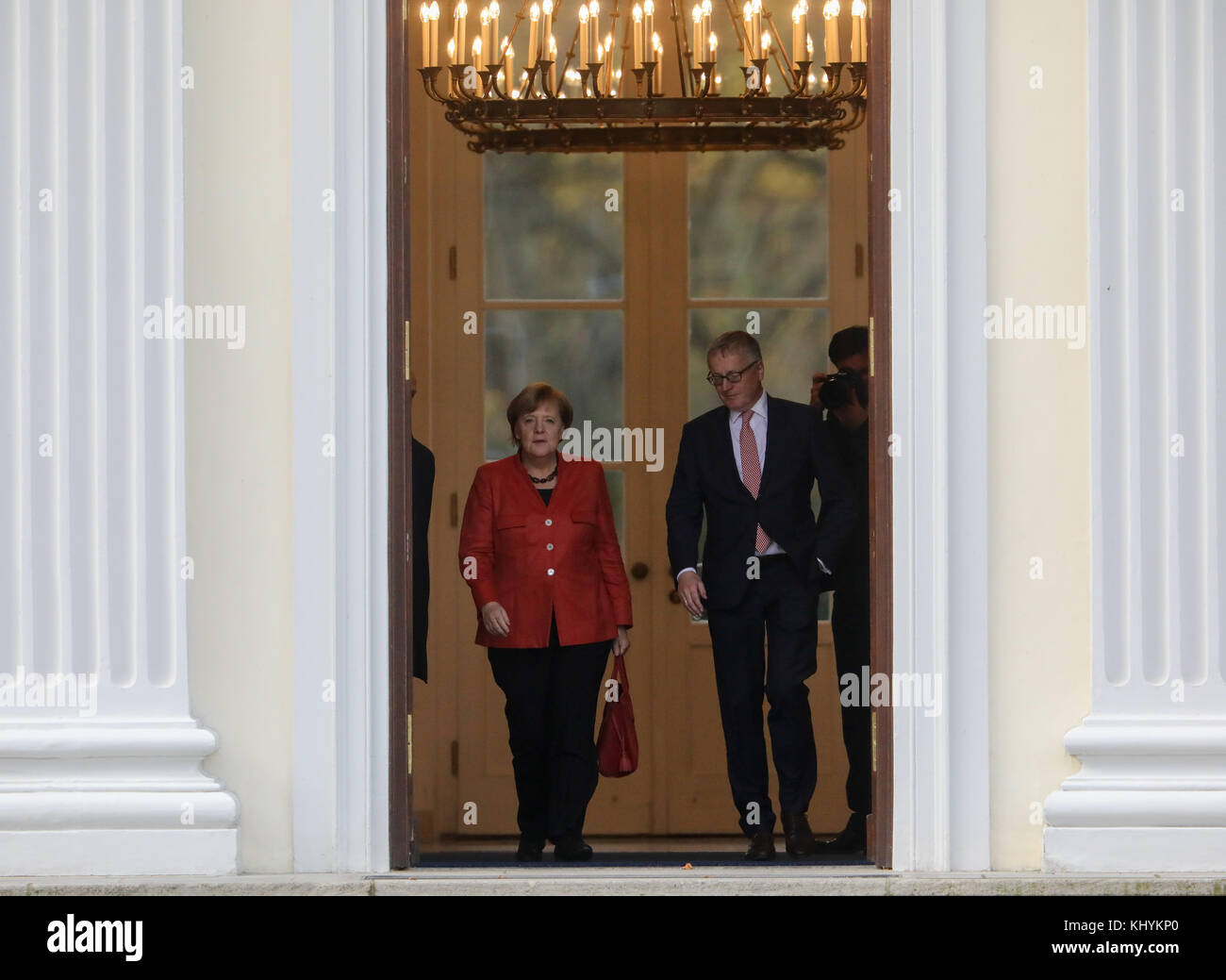 German Chacellor Angela Merkel (CDU), accompanied by Stephan Steinlein, head of the Office of the Federal President, leaves the Bellevue Palace after a conversation with President Steinmeier in Berlin, 20 November 2017. The conversation centred on the course of action after the failure of the exploratory talks regarding a so-called Jamaica coalition with the Christian Democrats (CDU), Christian Social Union (CSU), Free Democrats (FDP) and the Green Party. The FDP cancelled the 'Jamaica' exploratory talks pursuing negotiations to form a cabinet.a so-called Jamaica coalition with the Christian D Stock Photo