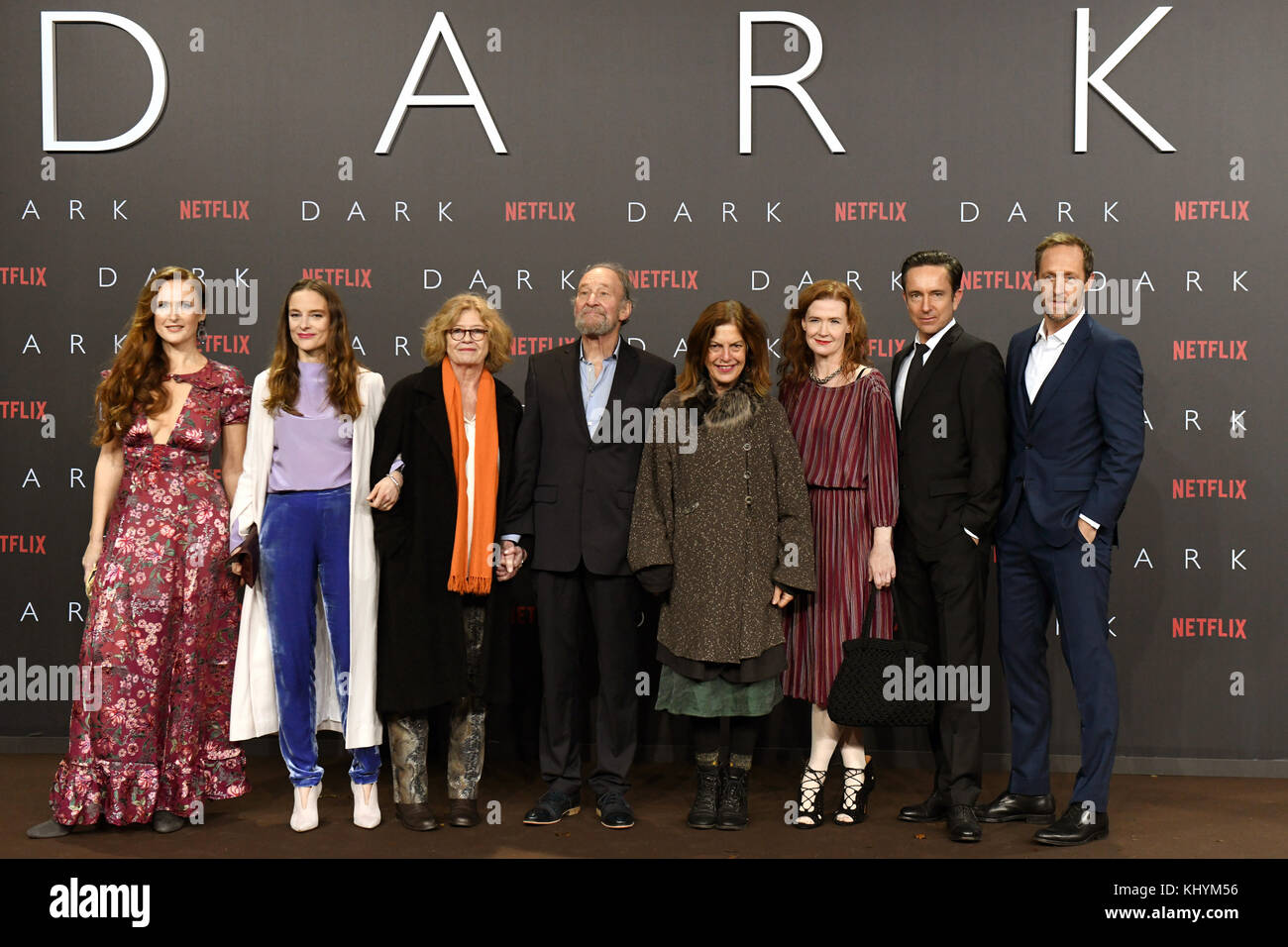 Berlin, Germany. 20th Nov, 2017. The actresses and actors Deborah Kaufmann (L-R), Anne Ratte-Polle, Lisa Kreuzer, Michael Mendel, Angela Winkler, Julia Jenkins, Arnd Klawitter and Sebastian Rudolph arrive for the European premiere of the Netflix series 'Dark' in Berlin, Germany, 20 November 2017. Credit: Maurizio Gambarini/dpa/Alamy Live News Stock Photo