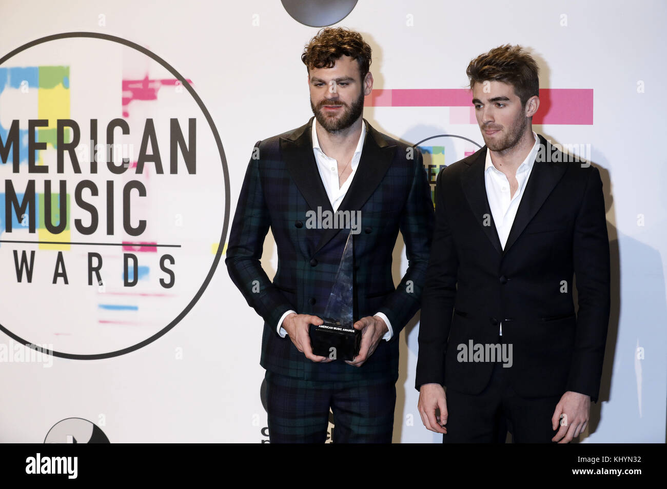 Alex Pall and Andrew Taggart (The Chainsmokers) attend the 2017 American Music Awards at Microsoft Theater on November 19, 2017 in Los Angeles, California. | Verwendung weltweit Stock Photo