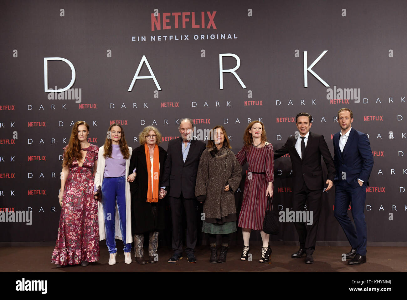 Berlin, Germany. 20th Nov, 2017. Actors and actresses Deborah Kaufmann (L-R), Anne Ratte-Polle, Lisa Kreuzer, Michael Mendel, Angela Winkler, Julia Jenkins, Arnd Klawitter and Stephan Kampwirth arrive at the Europe Premiere of Netflix series 'Dark' in Berlin, Germany, 20 November 2017. Credit: Maurizio Gambarini/dpa/Alamy Live News Stock Photo