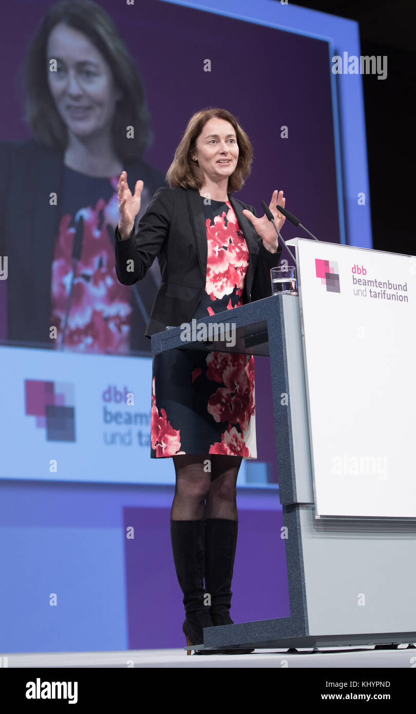 German Minister of Labour Katarina Barley (SPD) speaks during the trade  union conference of the 'dbb beamtenbund und tarifunion' (German Civil  Service Federation) in Berlin, Germany, 21 November 2017. Photo: Jörg  Carstensen/dpa