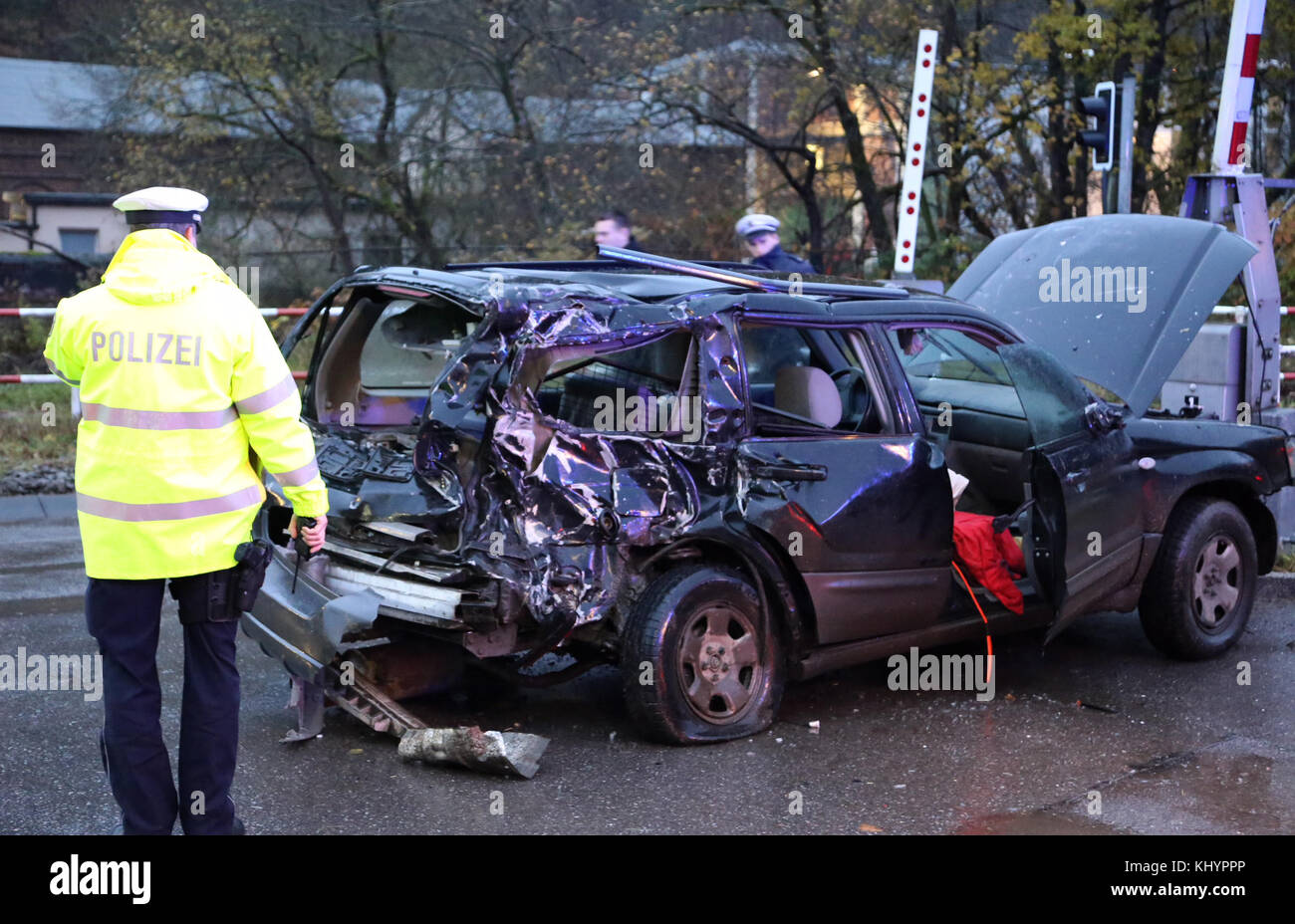 Hagen, Germany. 21st Nov, 2017. A police officer stands next to a
