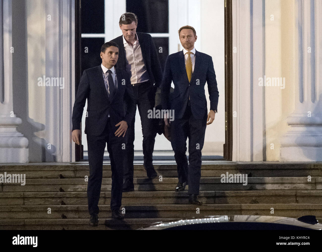 Berlin, Germany. 21st Nov, 2017. Christian Lindner, leader of the Free Democratic Party of Germany (FDP, R), leaves the Bellevue Palace after a meeting with German President Frank-Walter Steinmeier (Not Pictured) following the failure of the exploratory talks pursuing negotiations to form a cabinet under a so-called 'Jamaica' coalition of the CDU, CSU, FDP and the Greens parties, in Berlin, Germany, 21 November 2017. Credit: Bernd von Jutrczenka/dpa/Alamy Live News Stock Photo