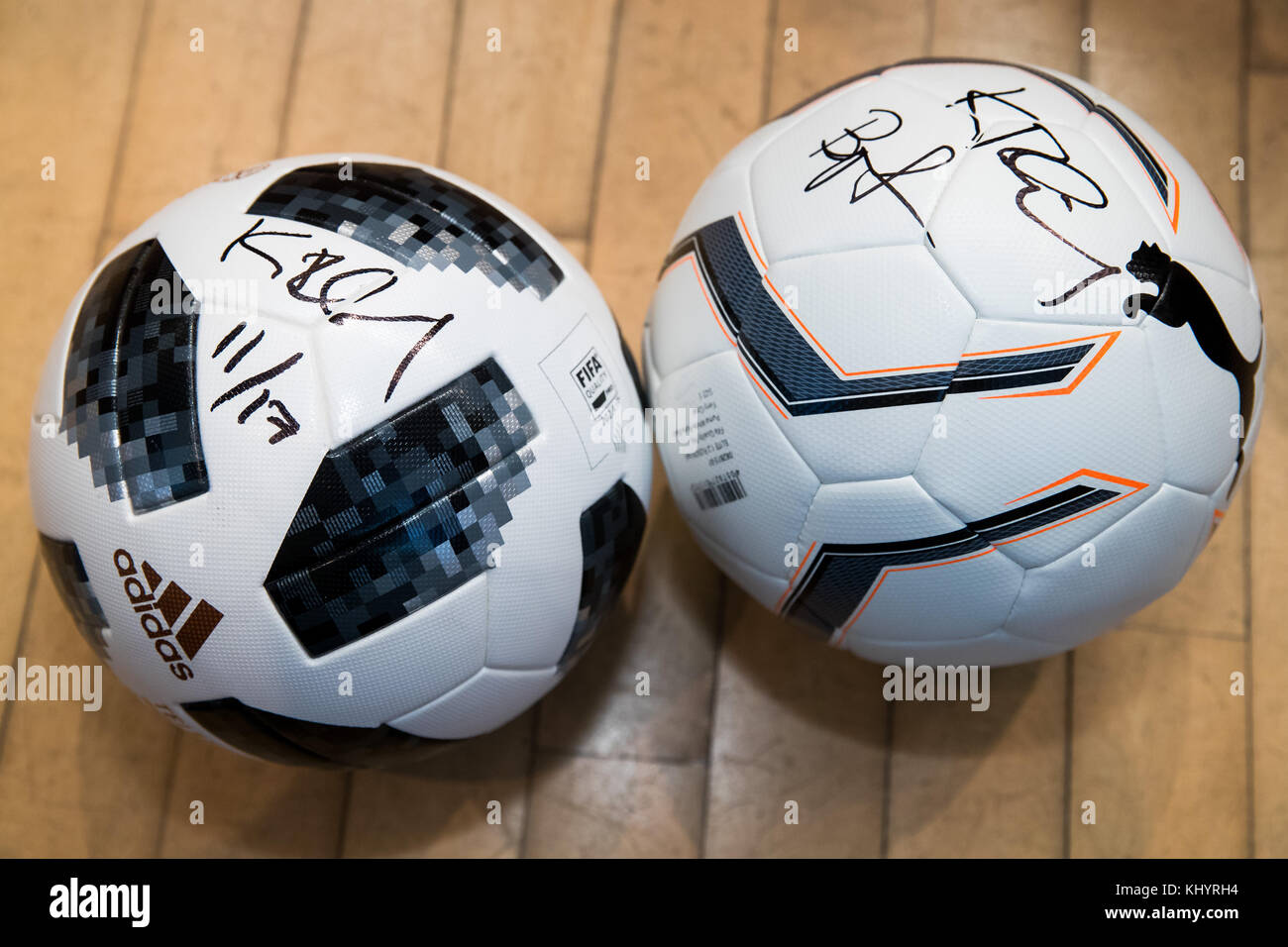 Nuremberg, Germany. 21st Nov, 2017. Two footballs of the sportswear  manufacturers adidas (L) and Puma lie next to each other prior to a joint  panel discussion of the 'Nuremberg News' in Nuremberg,