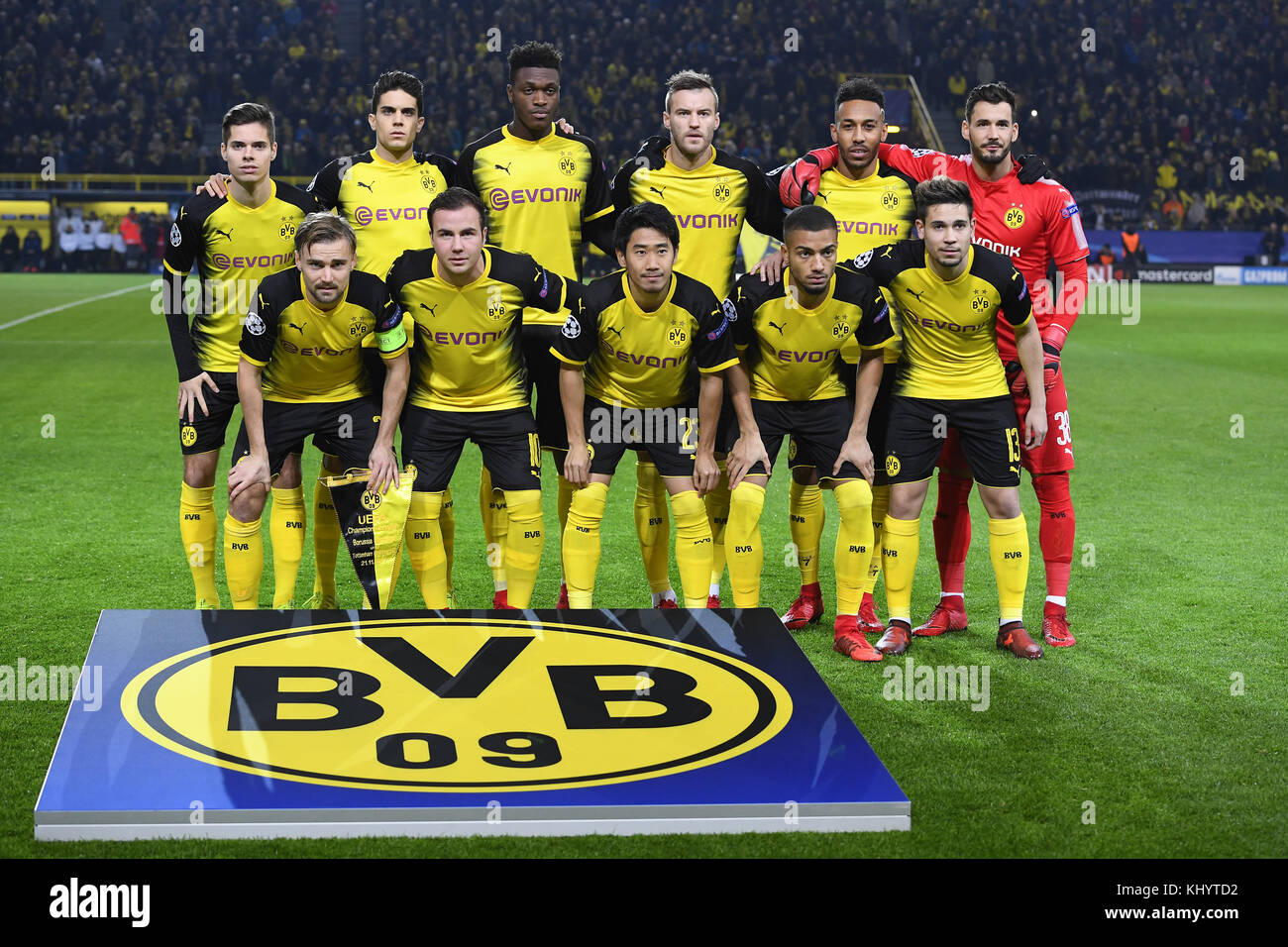 Dortmund, Deutschland. 21st Nov, 2017. Teamfoto Borussia Dortmund. GES/  Fussball/ Champions League: Borussia Dortmund - Tottenham Hotspurs,  21.11.2017 Football/Soccer: Champions League: Borussia Dortmund vs  Tottenham Hotspurs, Dortmund, November 21 ...