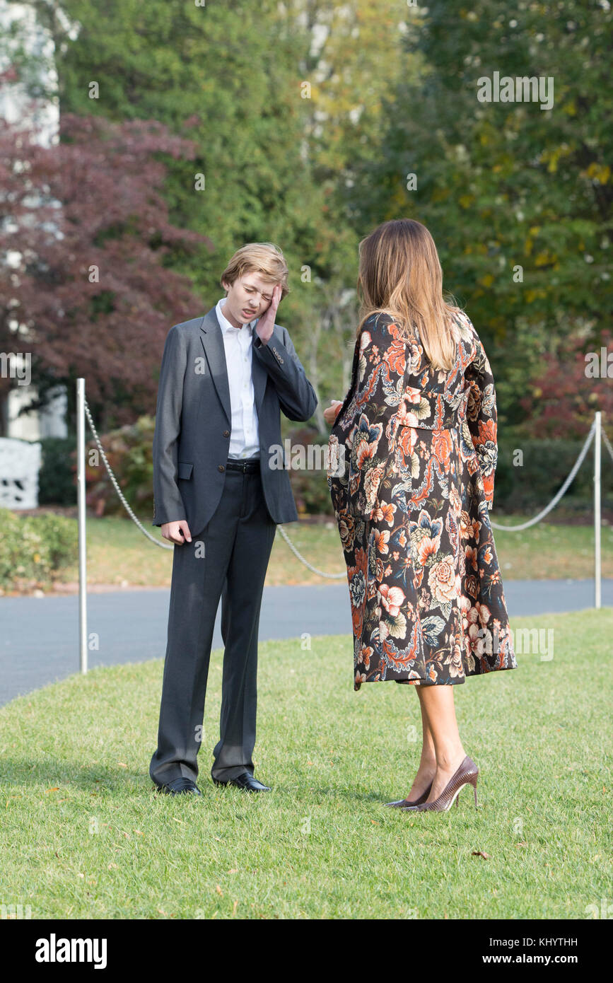 Washington  DC,November 21, 2017, USA: First Lady Melania Trump and her son, Barron wait for President Trump  before leaving for their Mar-a-largo, Florida vacation home on the South Lawn of the White House   Patsy Lynch/Alamy Stock Photo
