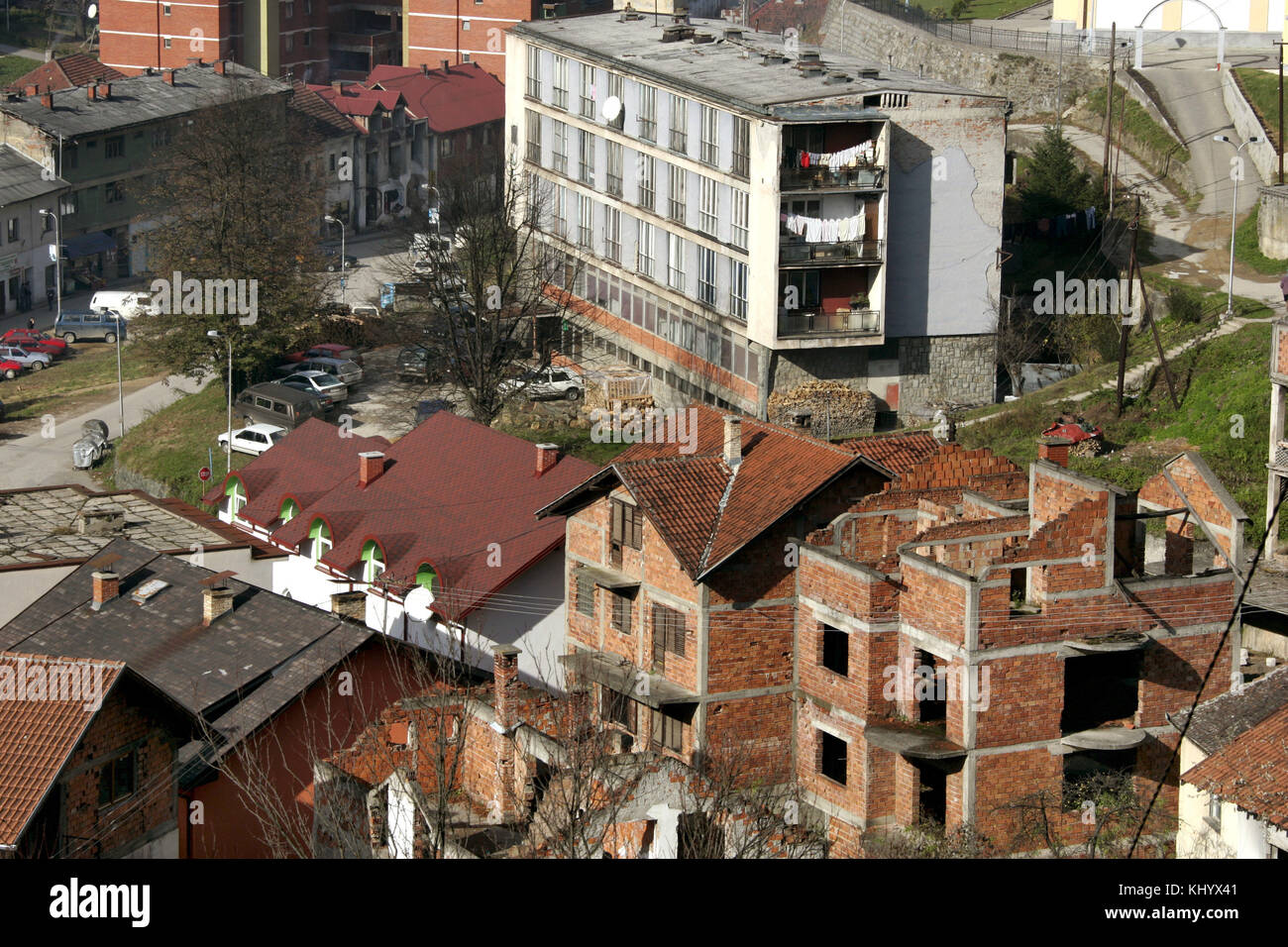 The photo shows a view over Srebrenica with destroyed houses, Bosnia and Herzegovina, 15 November 2006. Srebrenica is located at the border to Serbia. The city's number of inhabitants went down to 21,000, mostly Serbs and Serbian refugees from the Bosnian-Croatian Federation. The city set the sad scene for the massacre in July 1995, when Bosnian Serbs under the commando of General Ratko Mladic invaded the city and slaughtered all male persons they could get hold of under the eyes of Dutch UN troops. Photo: Matthias Schrader | usage worldwide Stock Photo