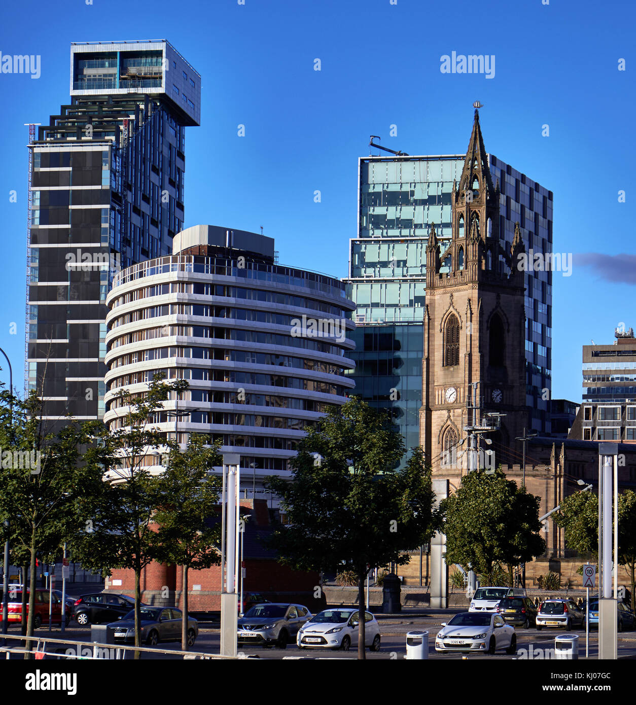 England, Liverpool Cityscape with St Nicholas church, the 20 Chapel building and the Mercure Liverpool Atlantic Tower on the image. The building known as 20 Chapel hosts companies like Liverpool F.C. or Ernst & Young. Stock Photo
