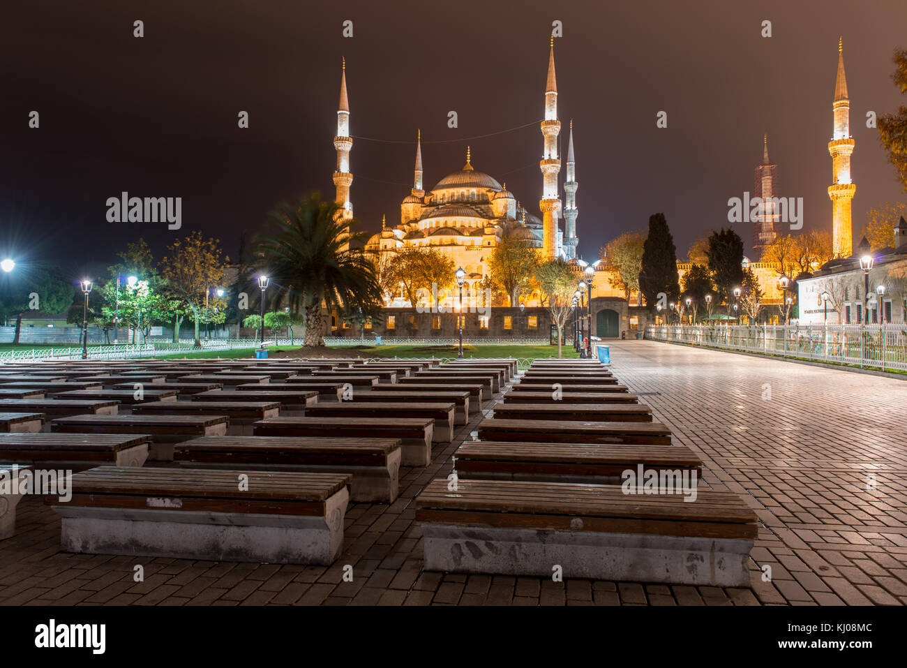 Blue Mosque in Istanbul at night. Also know as the Sultan Ahmed Mosque ...