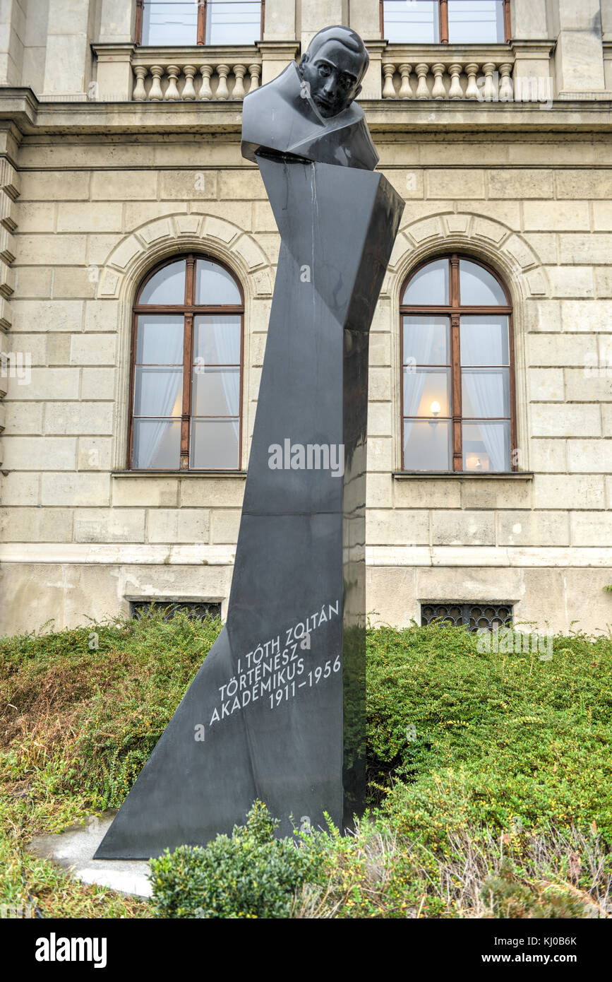 Statue of I. Toth Zoltan, Hungarian historian, dean of the Faculty of History at ELTE, 1956 revolution martyr. Stock Photo